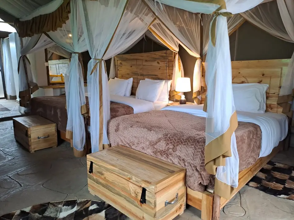 Twin tented suite with two canopy beds